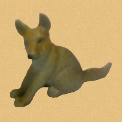 Лисенок сидит